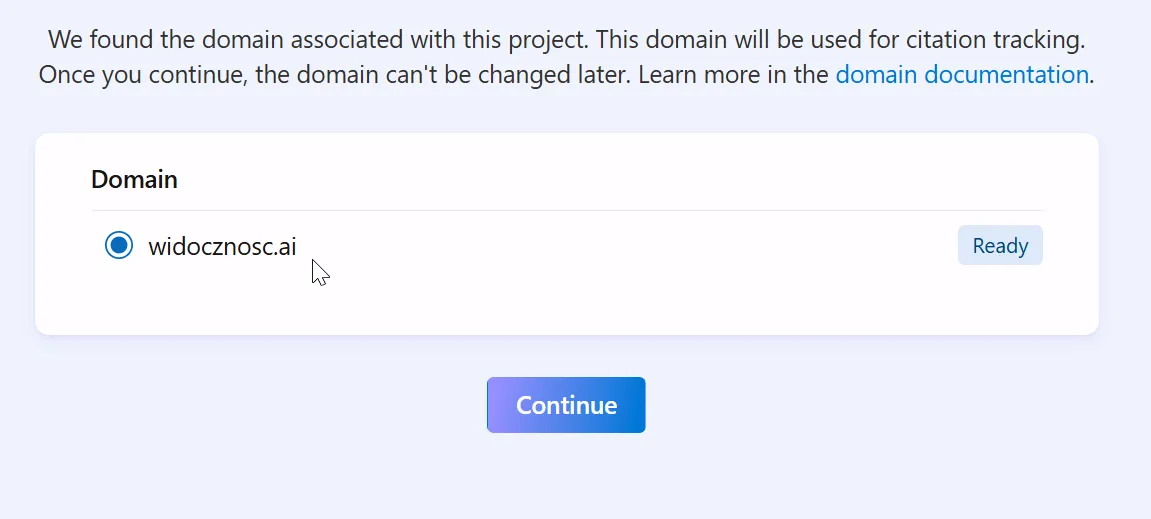 Ekran potwierdzenia domeny w Microsoft Clarity dla widocznosc.ai: panel informuje, że domena projektu zostanie użyta do śledzenia cytowań i nie będzie później możliwa do zmiany